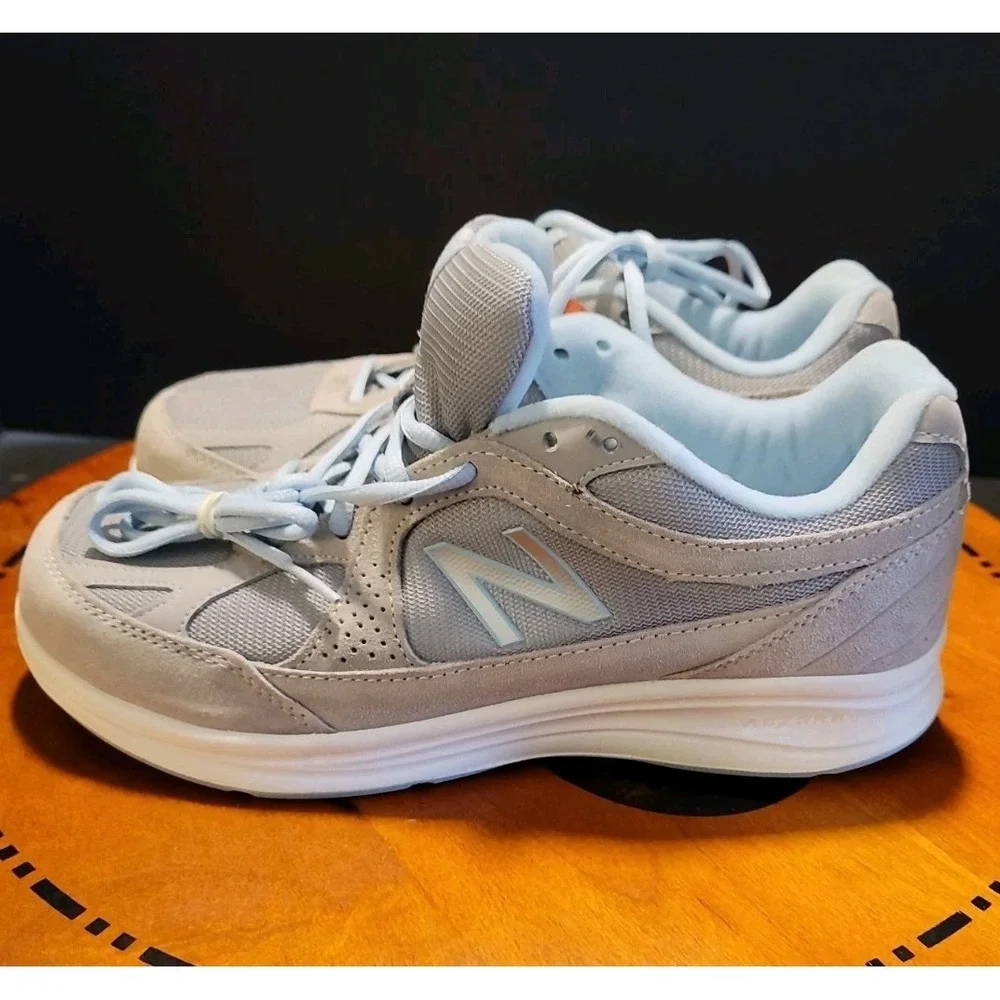 new balance 877 V1 womens Walking shoes Size 9.5